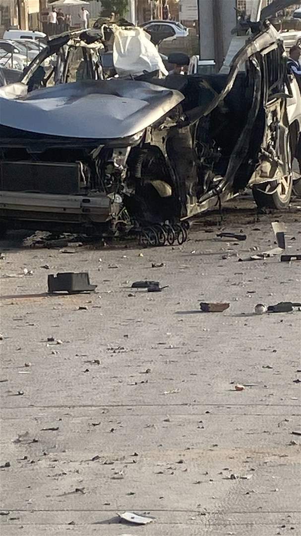 بالفيديو - مسيرة اسرائيلية استهدفت سيارة في منطقة المصنع - مجدل عنجر في البقاع الاوسط