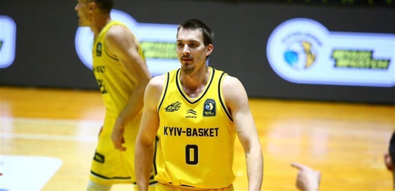 اعتقال نجم حاول الهرب من أوكرانيا .. على الحدود