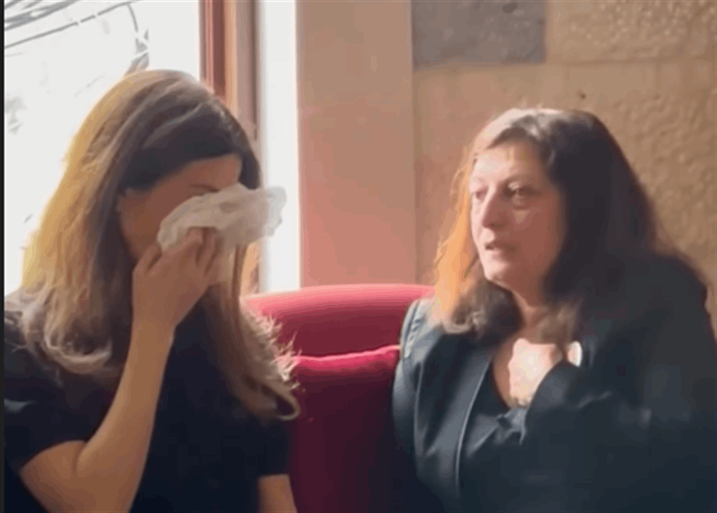 نانسي عجرم تبكي في وداع طوني صوايا و مايا دياب و احلام اول المعزين 