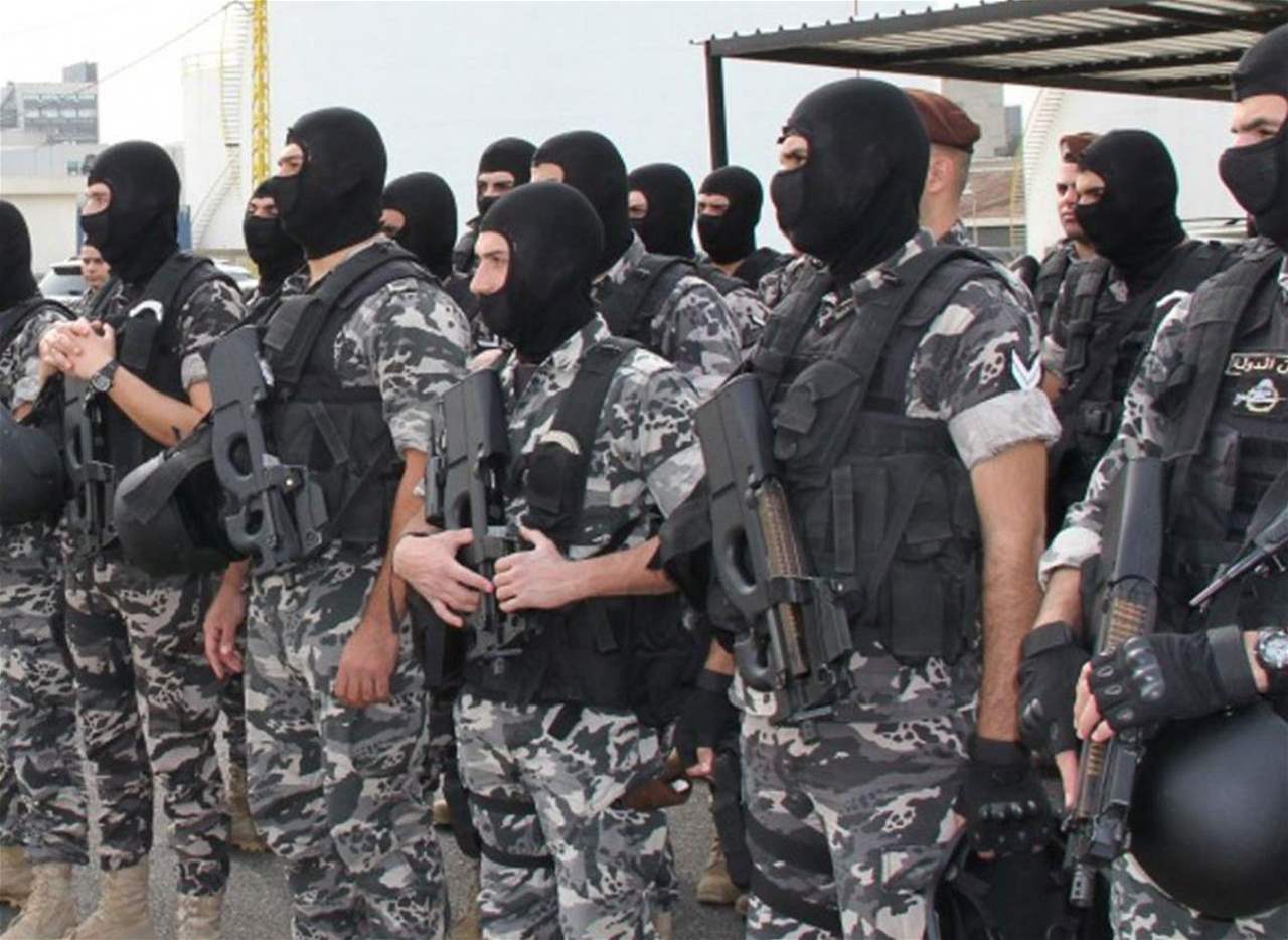 "طحين منتهي الصلاحية".. مداهمة مخزن لأحد أكثر الأفران إنتشاراً في لبنان 