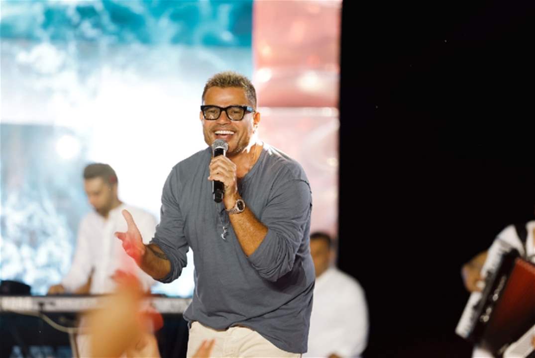 عمرو دياب يصفع معجبًا أمام الجميع.. فيديو يوثق ما حصل
