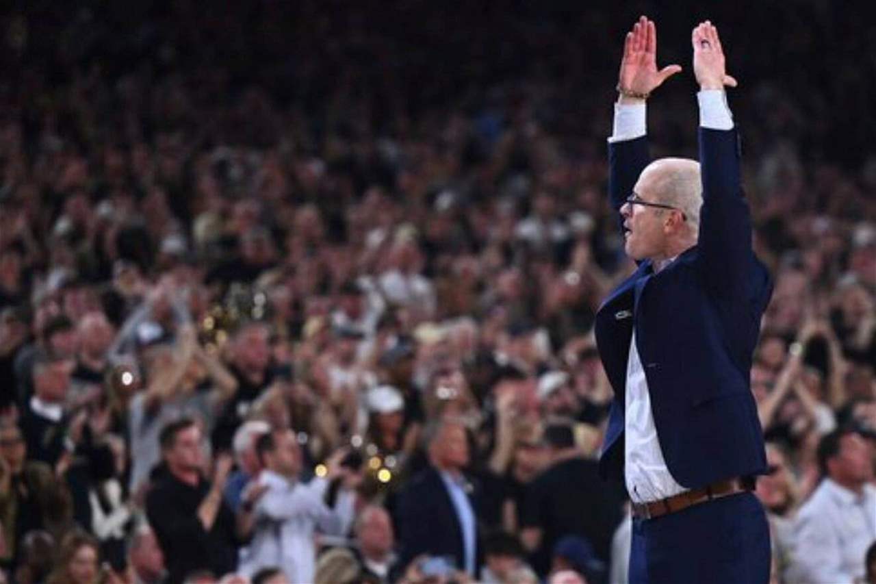 مدرب جامعي يرفض عرضاً بقيمة 70 مليون دولار