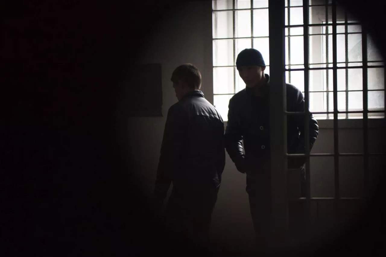 "دواعش" في سجن روسي يحتجزون رهائن.. وتحرّك عاجل