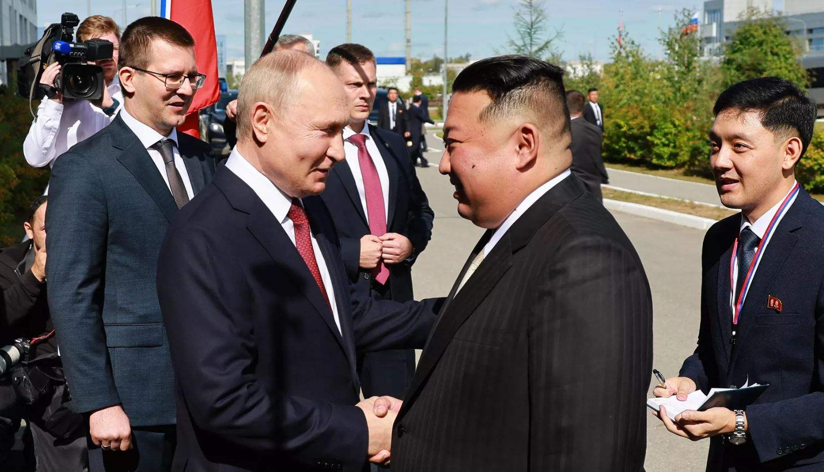 دعوة ووثيقة ورسالة.. تفاصيل لقاء بوتين وكيم في بيونغ يانغ