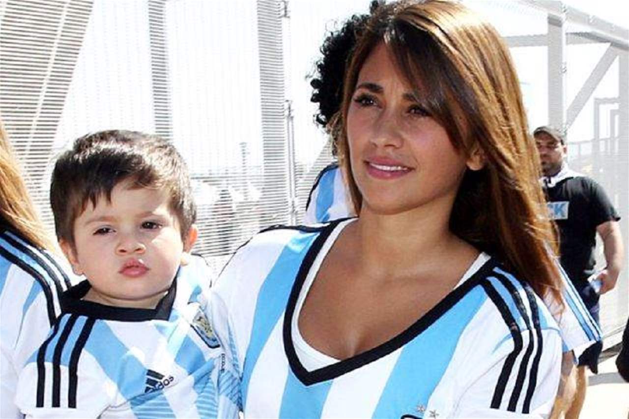فيديو - منع زوجة ميسي من الدخول الى الملعب
