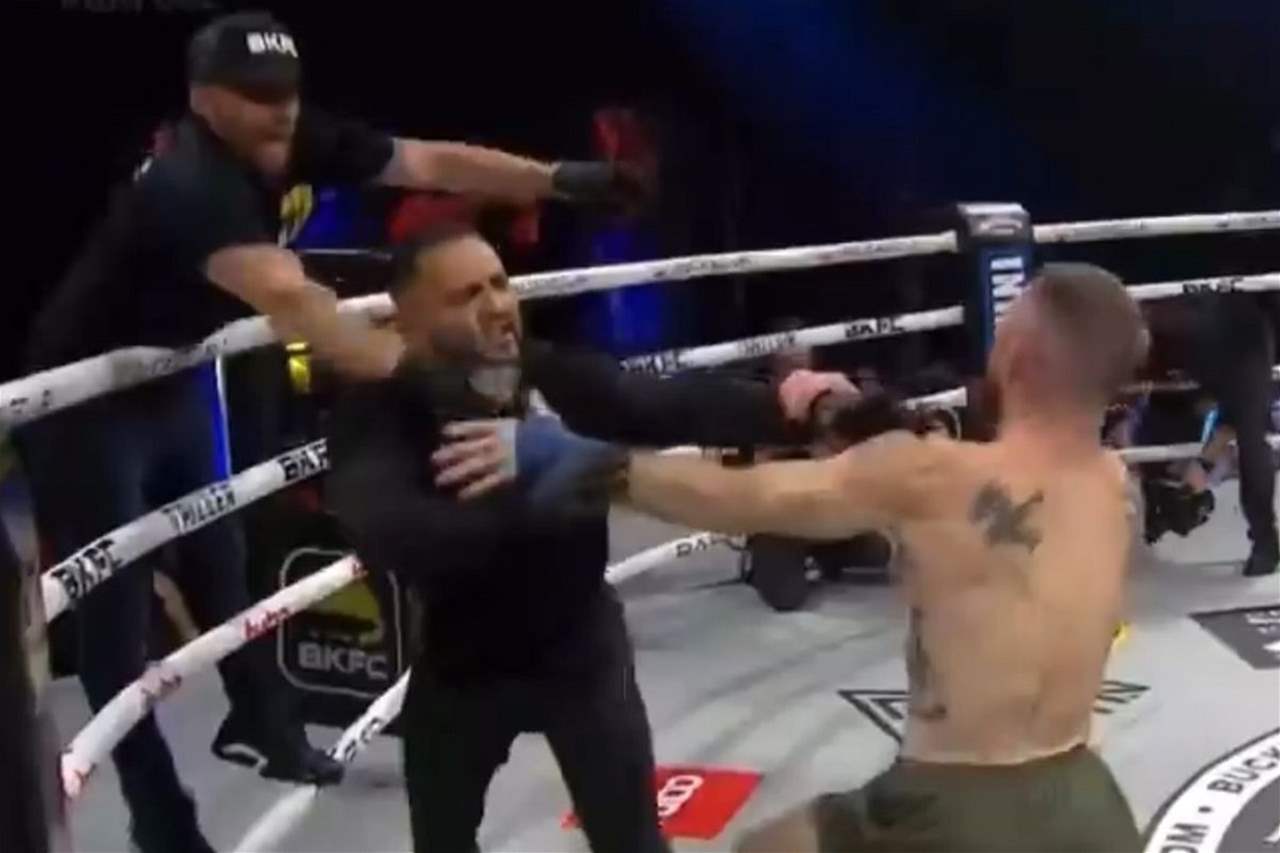 فيديو - واصل القتال .. ولكن ضد الحكم !!