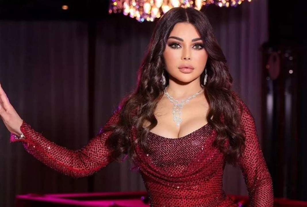 هيفاء وهبي تبكي على المسرح .. اليكم السبب !