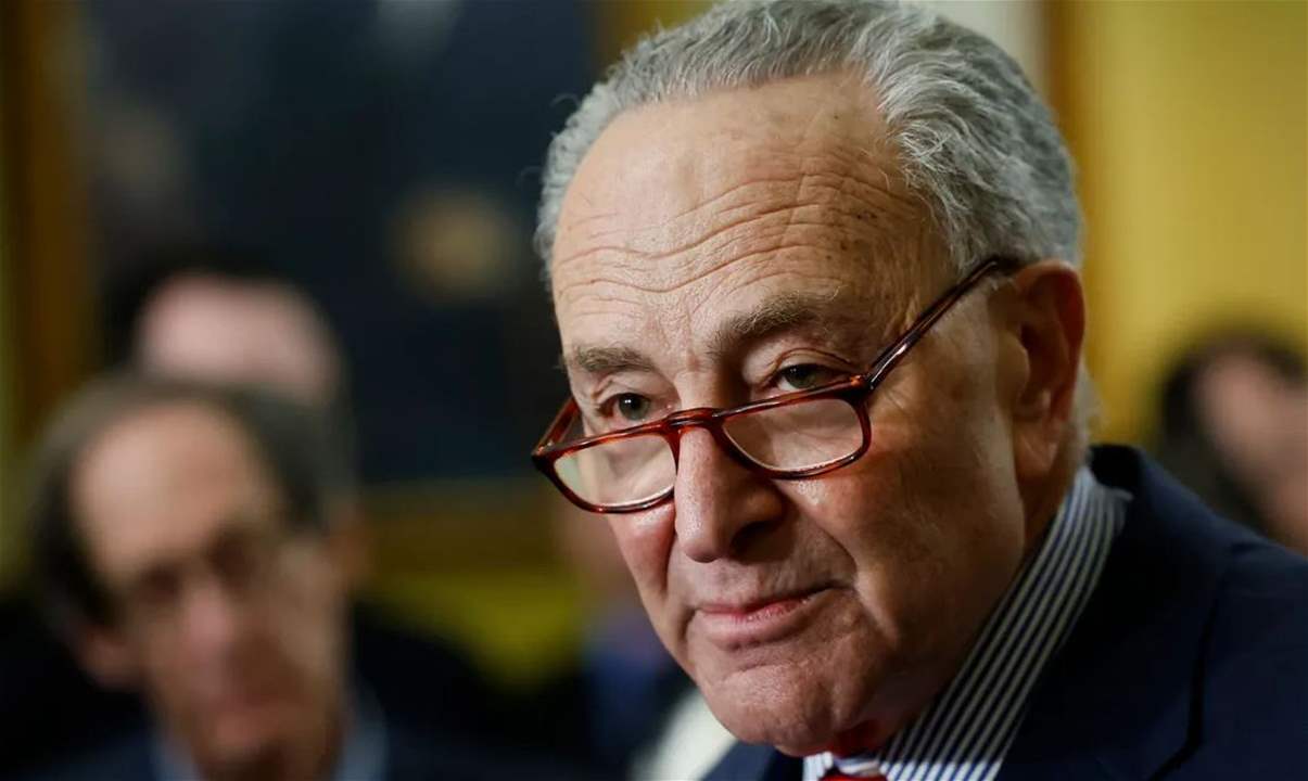 تشاك شومر.. الحليف الذي "باع" بايدن قبيل المناظرة