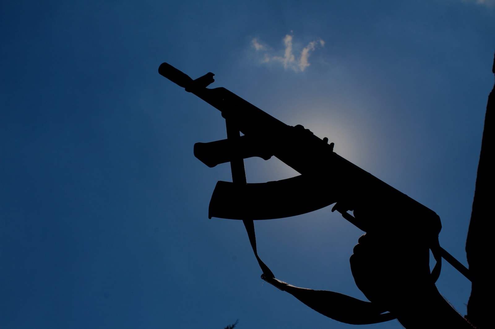 إطلاق نار وإشعال إطارات.. ماذا حدث في عائشة بكار؟ 