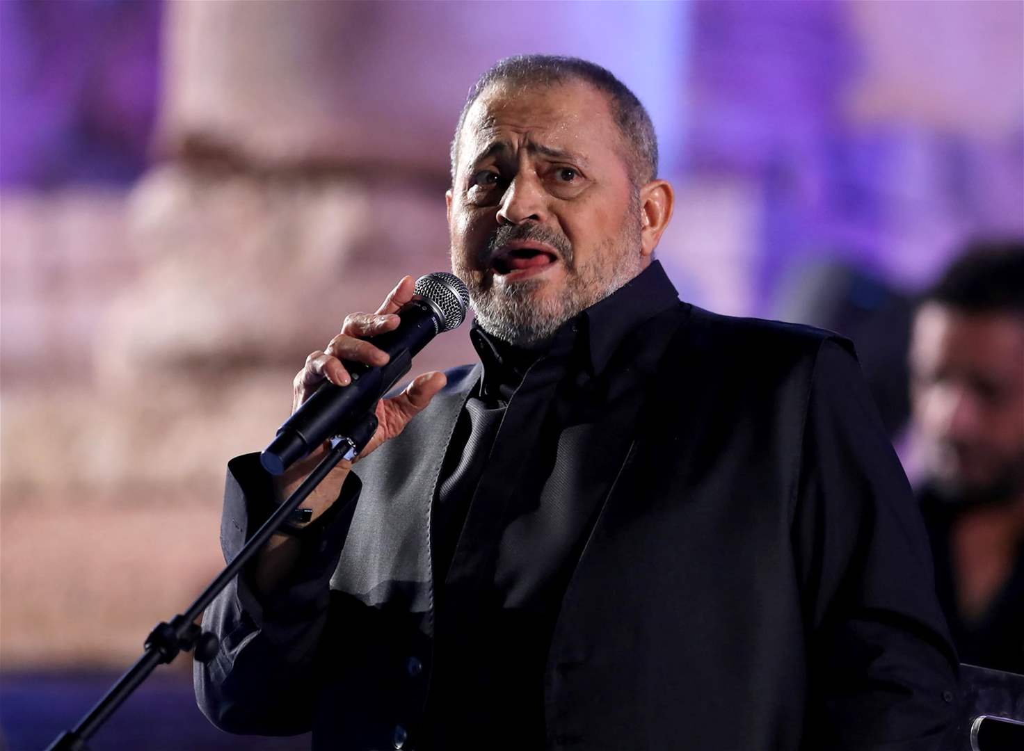 فيديو طريف يجمع جورج وسوف بالشامي على المسرح.. اليكم ما حدث