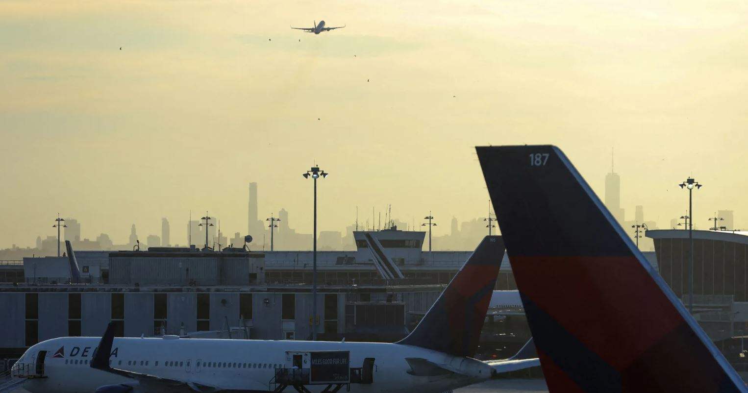 هبوط اضطراري لطائرة.. والشركة تحقق بالحادثة! 