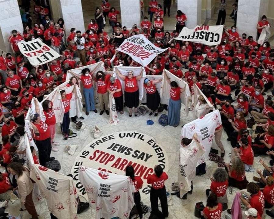 "أوقفوا تسليح إسرائيل" ... بالفيديو - محتجون داخل الكونغرس الاميركي تنديداً بزيارة نتنياهو 