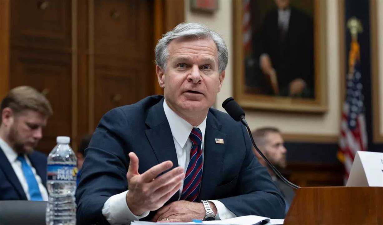 مدير "FBI" يشكك بحقيقة قصة إصابة ترامب في محاولة الإغتيال