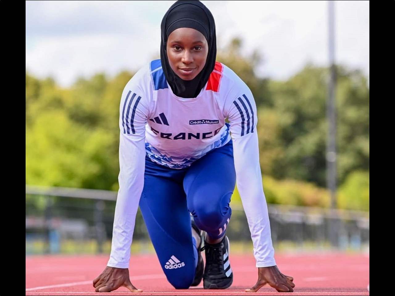 حلّ "القبّعة" يُنهي أزمة حجاب العداء سيلا