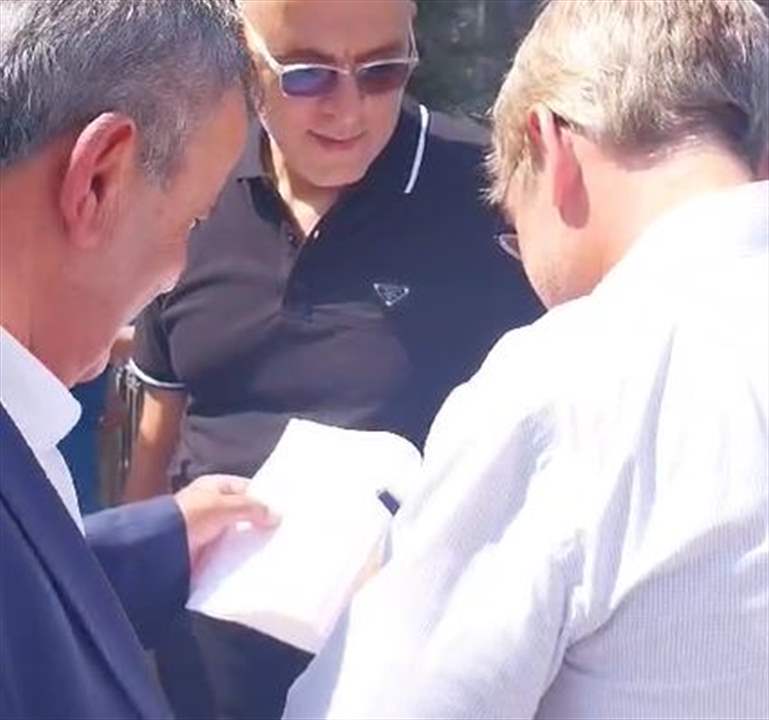 مراسلة الجديد لوزير الطاقة: "عم تمضي بثقة عميا؟"... وهكذا رد 