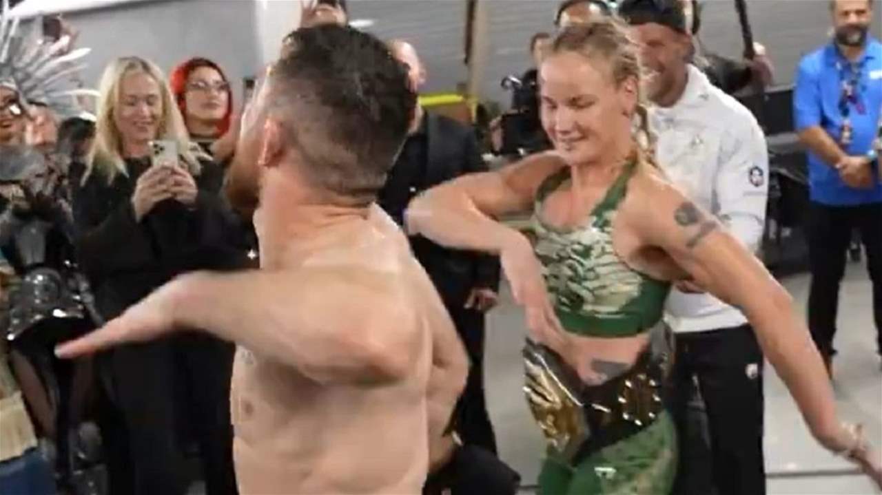 فيديو - أدى رقصة "ليزغينكا" الشهيرة مع "الرصاصة" احتفالاً