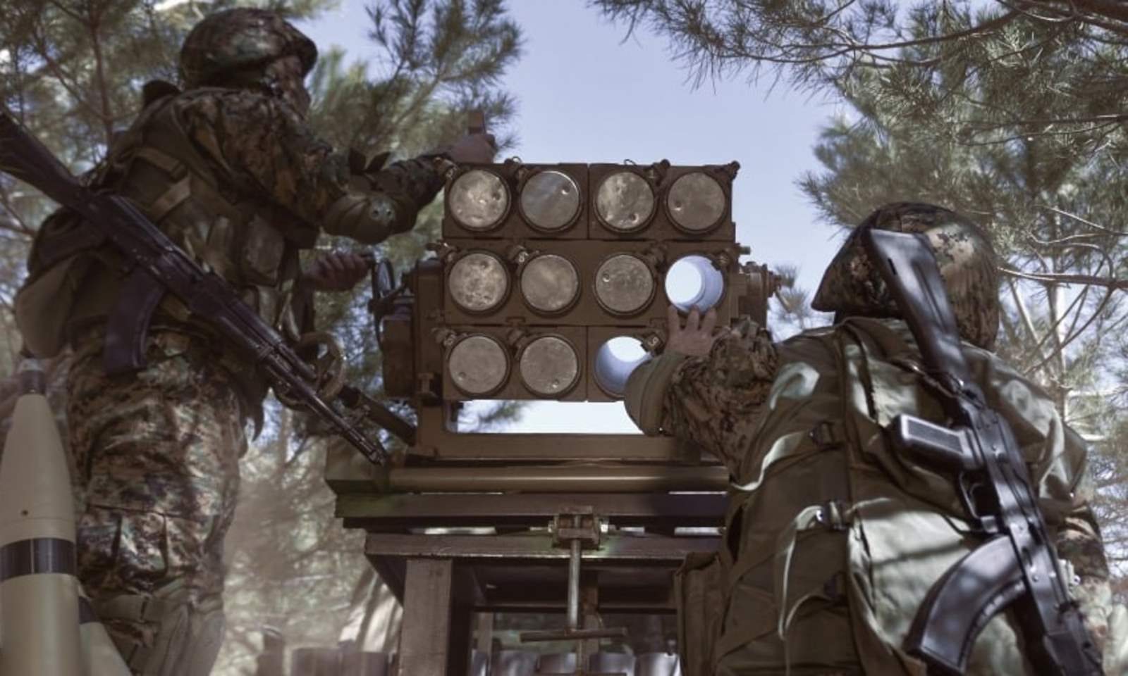 "المقاومة الاسلامية" تعلن استهداف تجمعات عدة لجنود العدو وصد محاولات للغزو البري 