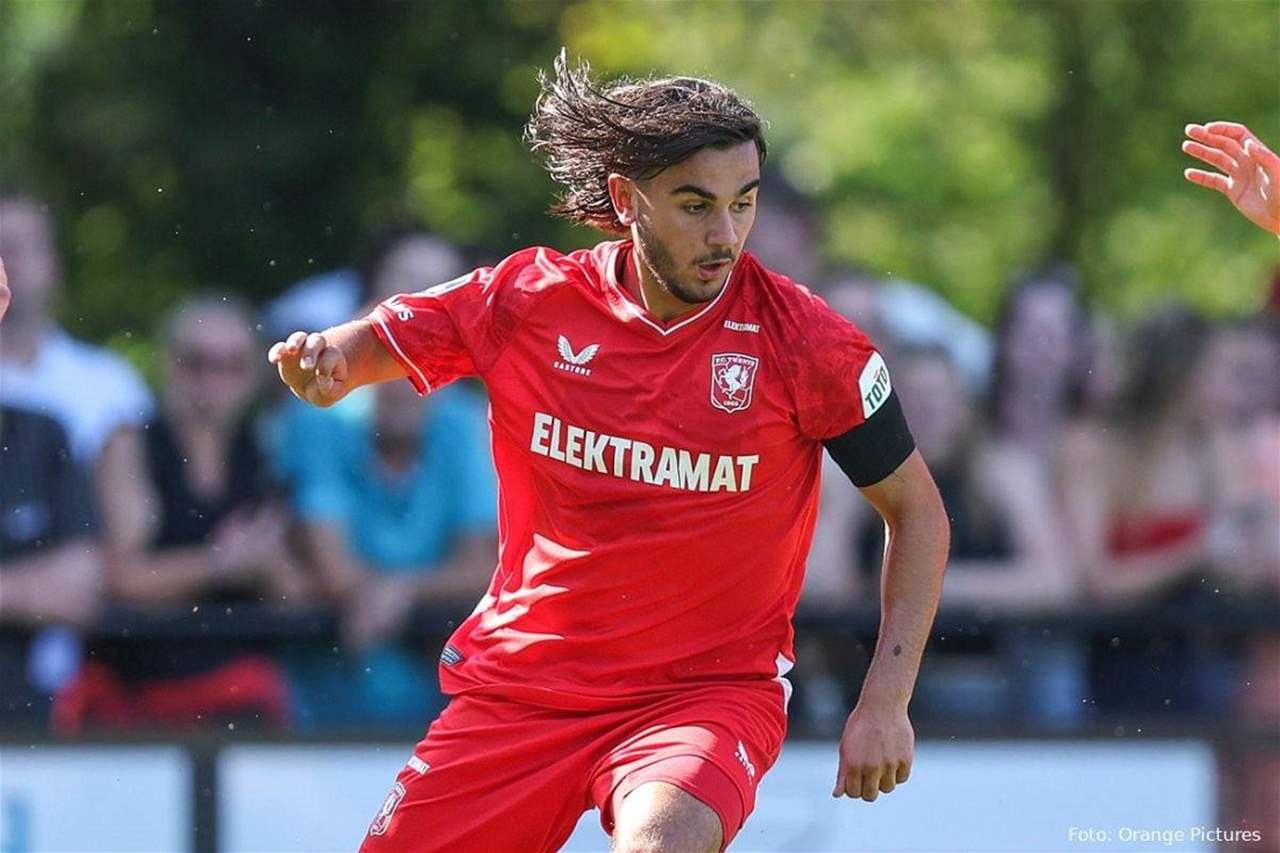 فيديو - هدف مذهل "دوبل كيك" من خارج منطقة الجزاء