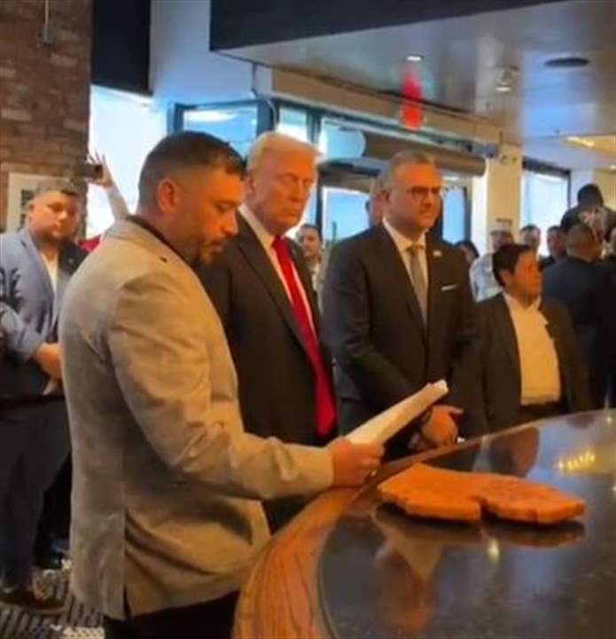 بالفيديو- ترامب يزور مقهى لبنانيا في ديربورن "عاصمة العرب" الاميركيين بولاية ميشيغان