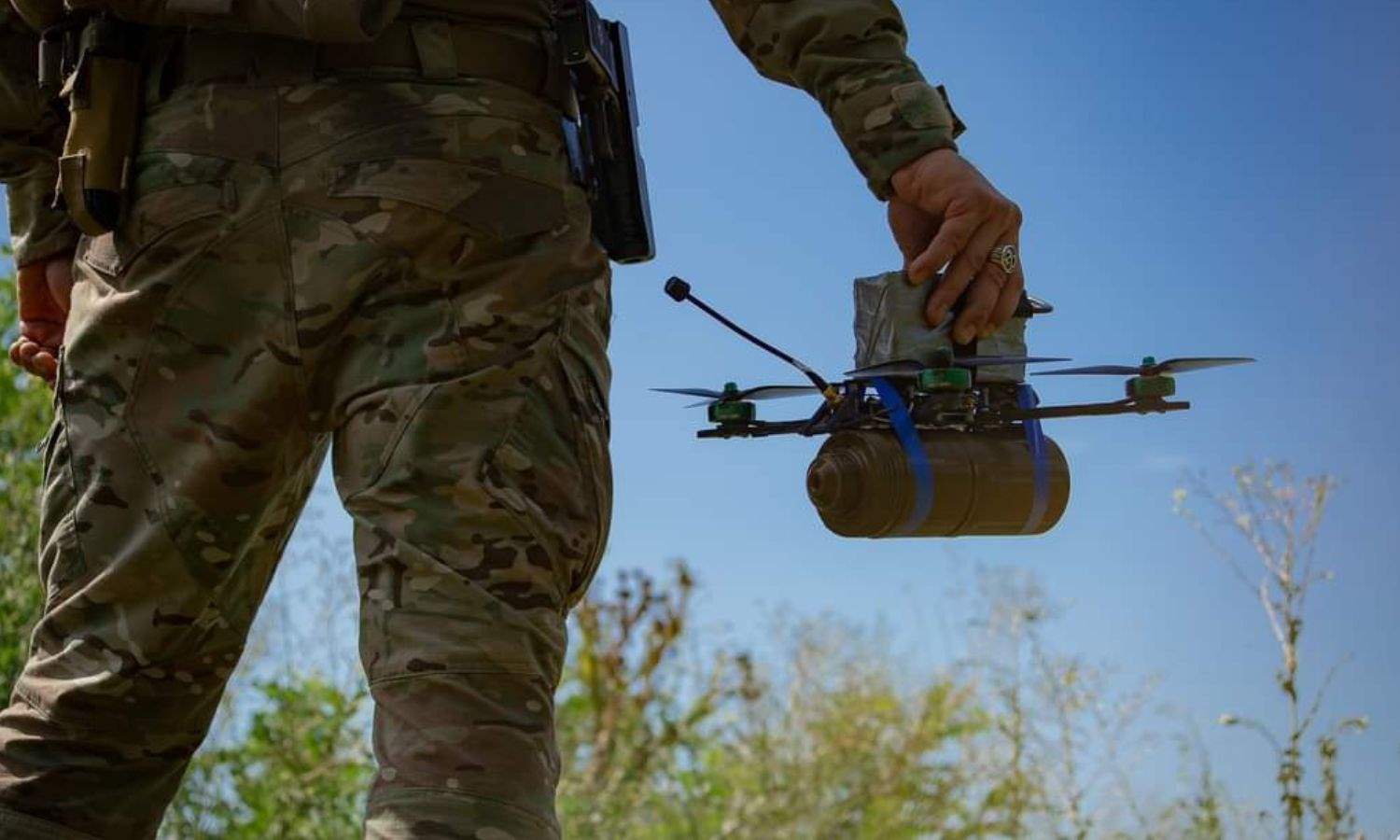 "ببندقية صيد".. إسقاط مسيرة انتحارية في سوريا (بالفيديو) 