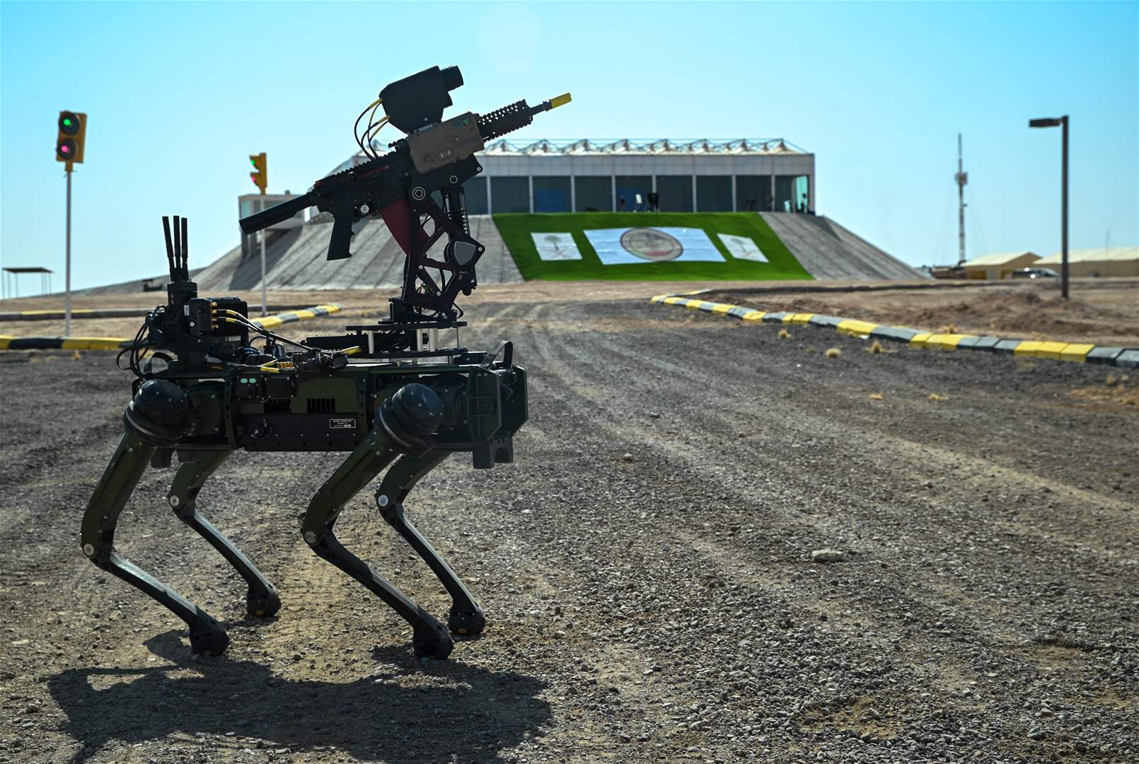 بالصورة - في السعودية.. &quot;كلب آلي&quot; للمراقبة والأمن 