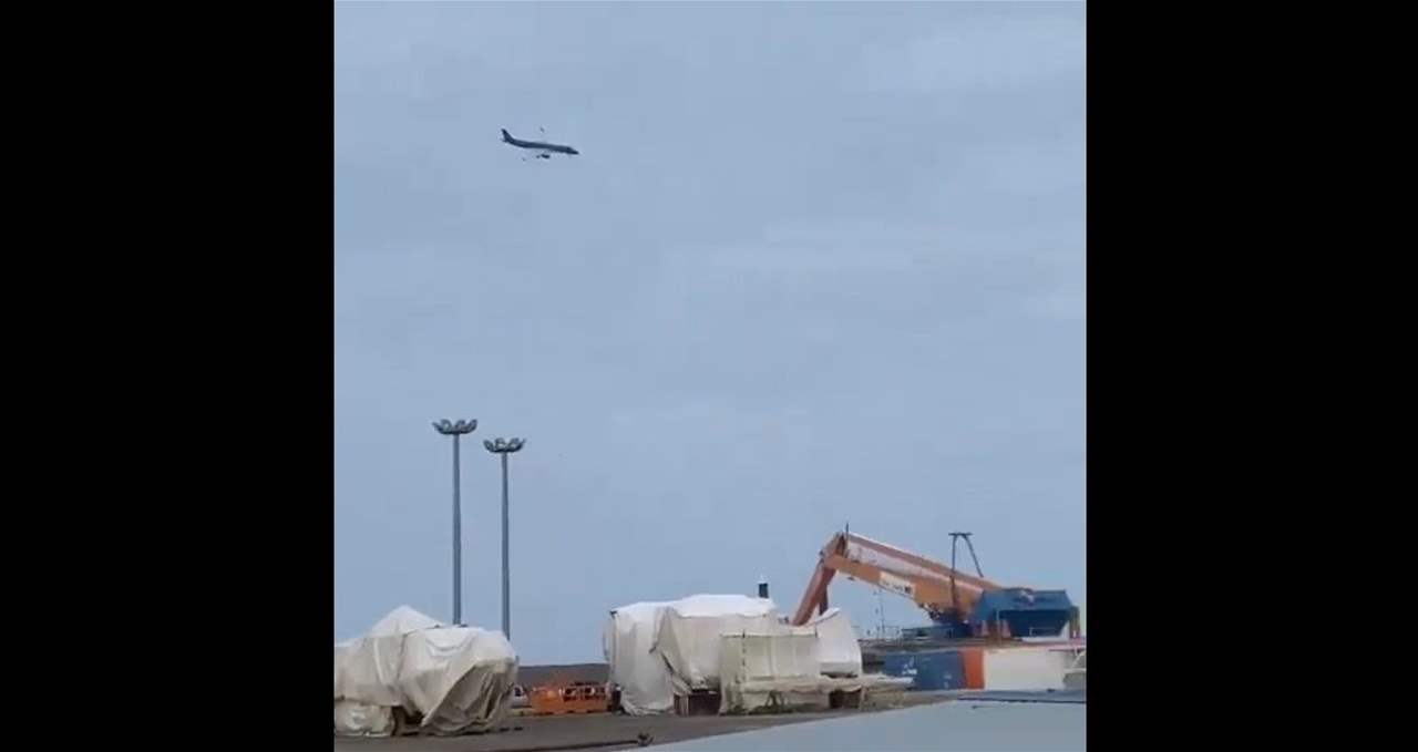 "اشتعلت بمن فيها".. فيديو للحظة تحطم طائرة أذربيجان  