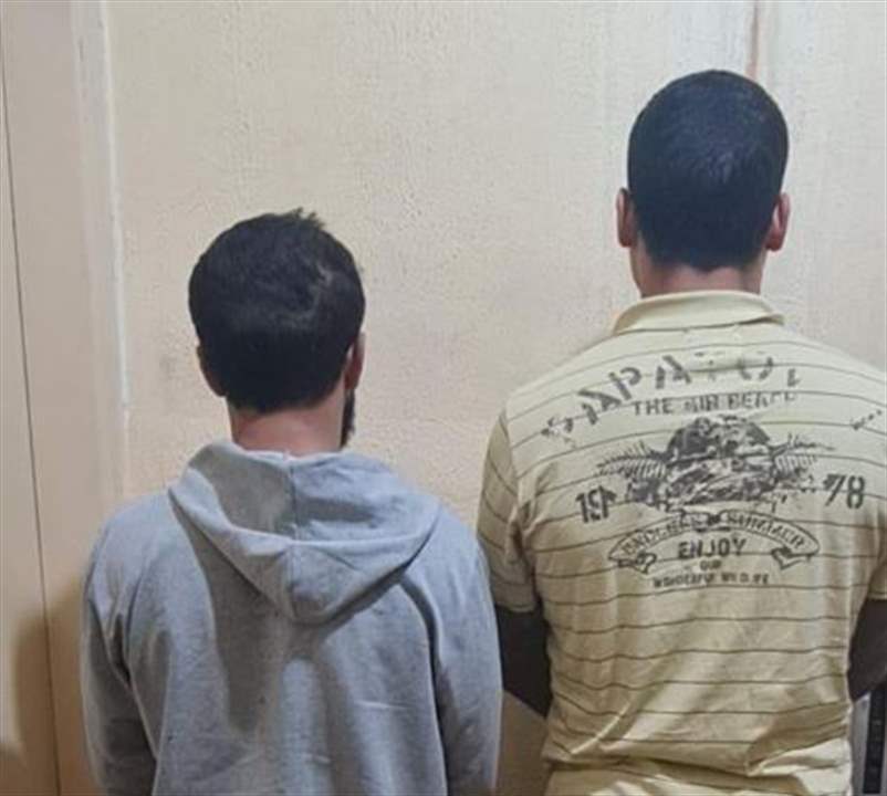 احرقا شجرة الميلاد عند مستديرة النيني- طرابلس و"المعلومات" توقفهما