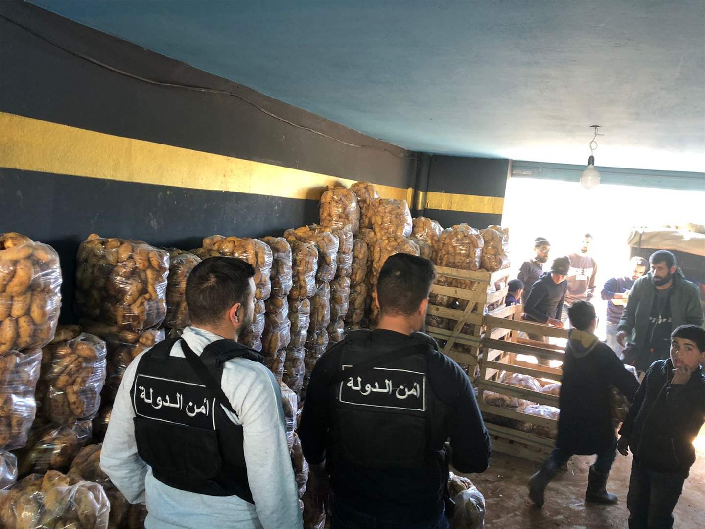 في عكار - مصادرة أطنان من "البطاطا المهربة" وتوزيعها على الجمعيات الخيرية