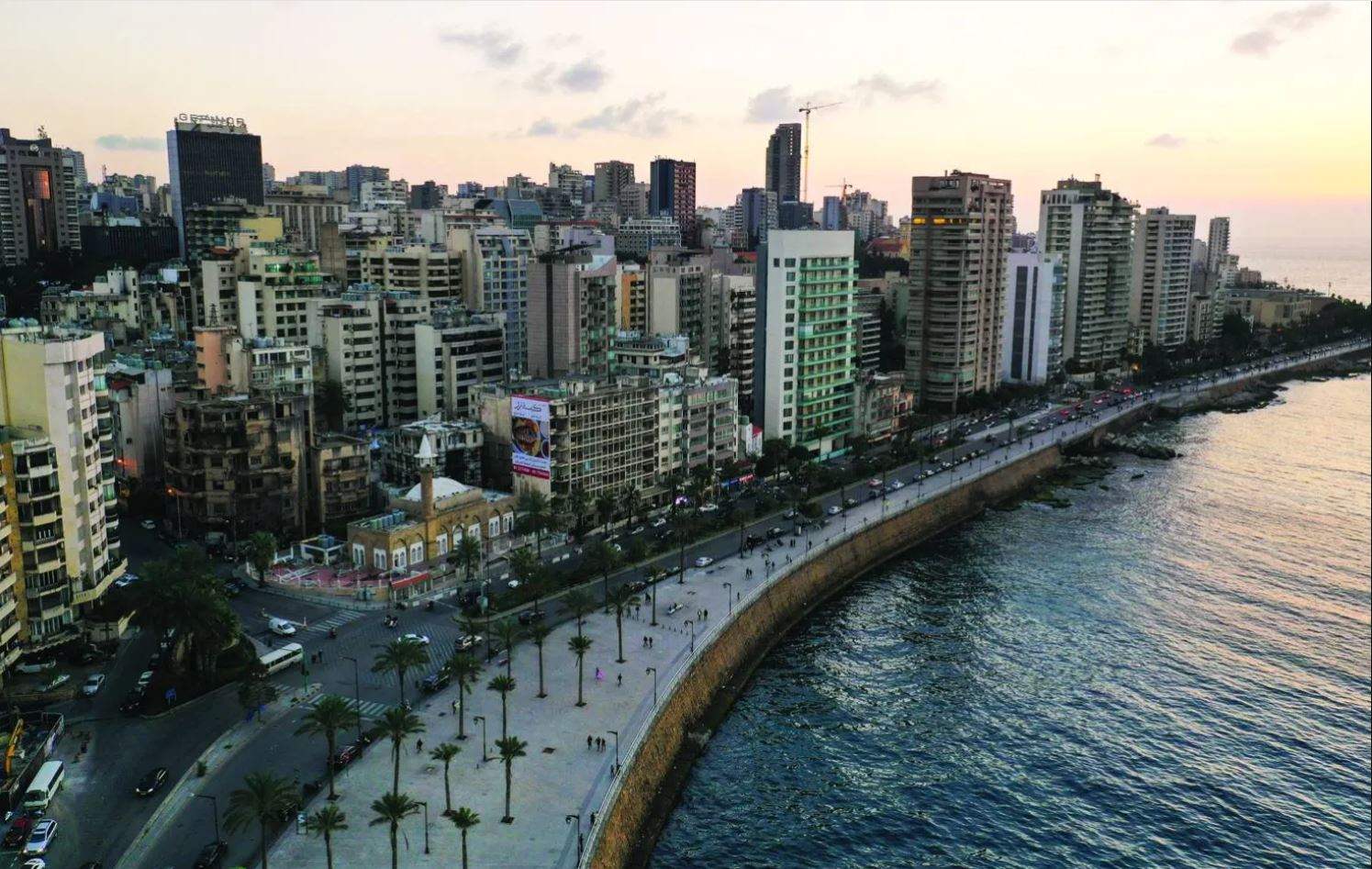 "عصر جديد للبنان".. خطوة لافتة للوليد بن طلال في بيروت
