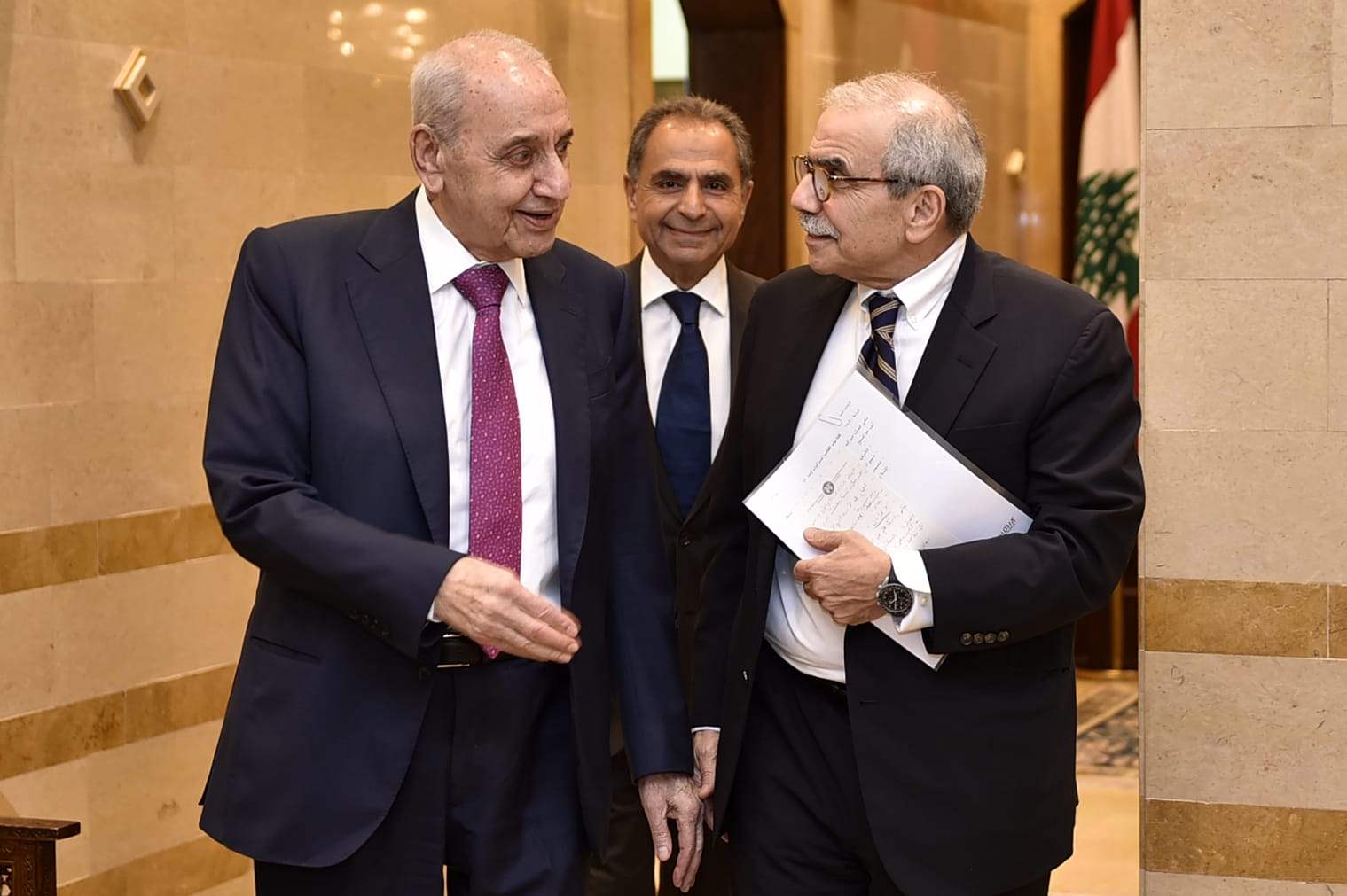 برّي يغازل سلام.. والكفاءة أولاً "ولو كان خيي"  