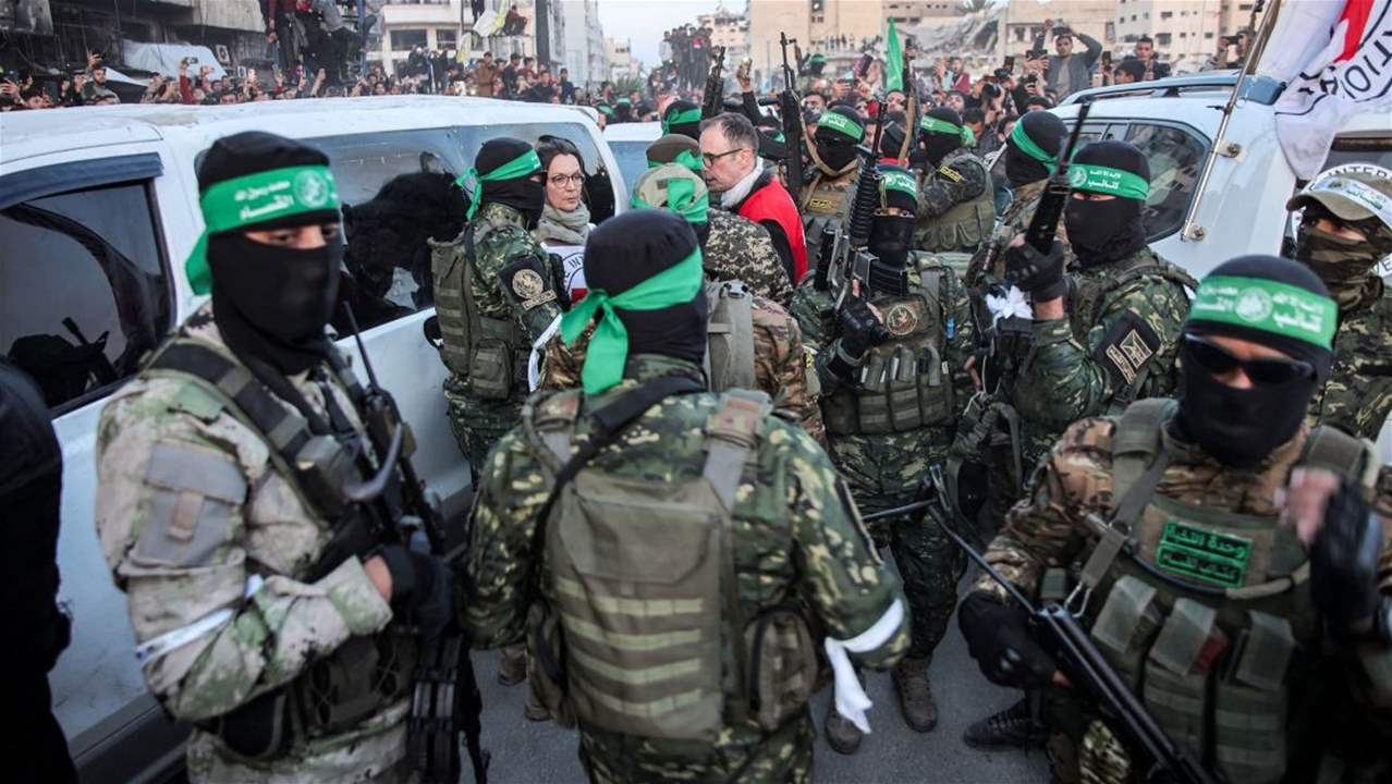 تسليم المحتجزات الإسرائيليات من أمام منزل السنوار 