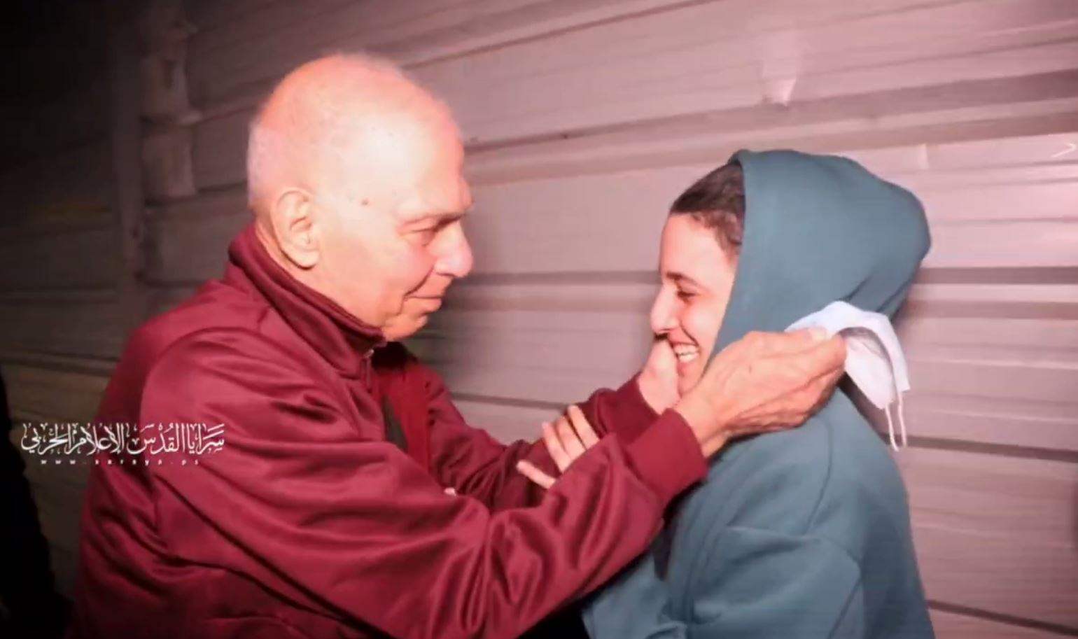 فيديو للأسيرين قبل إطلاق سراحهما 