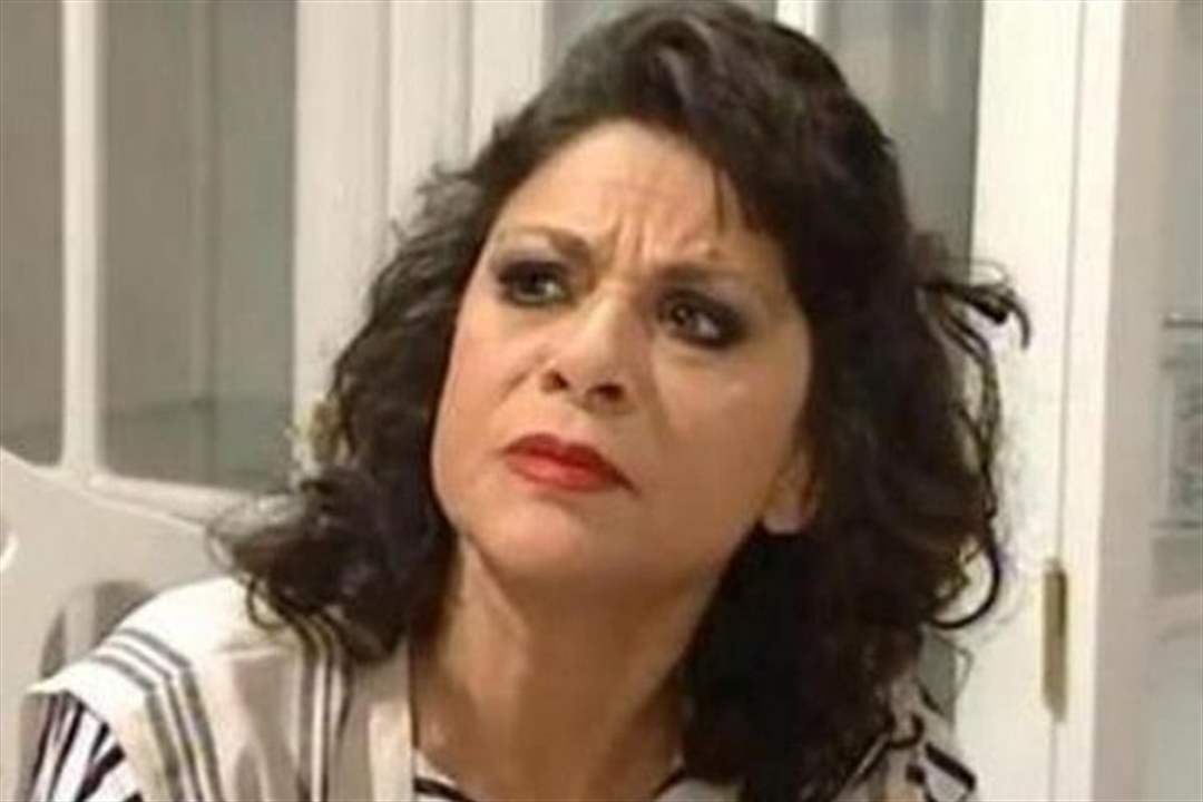 صورة لـ سامية الجزائري على كرسي متحرك تقلق الجمهور على حالتها الصحية 