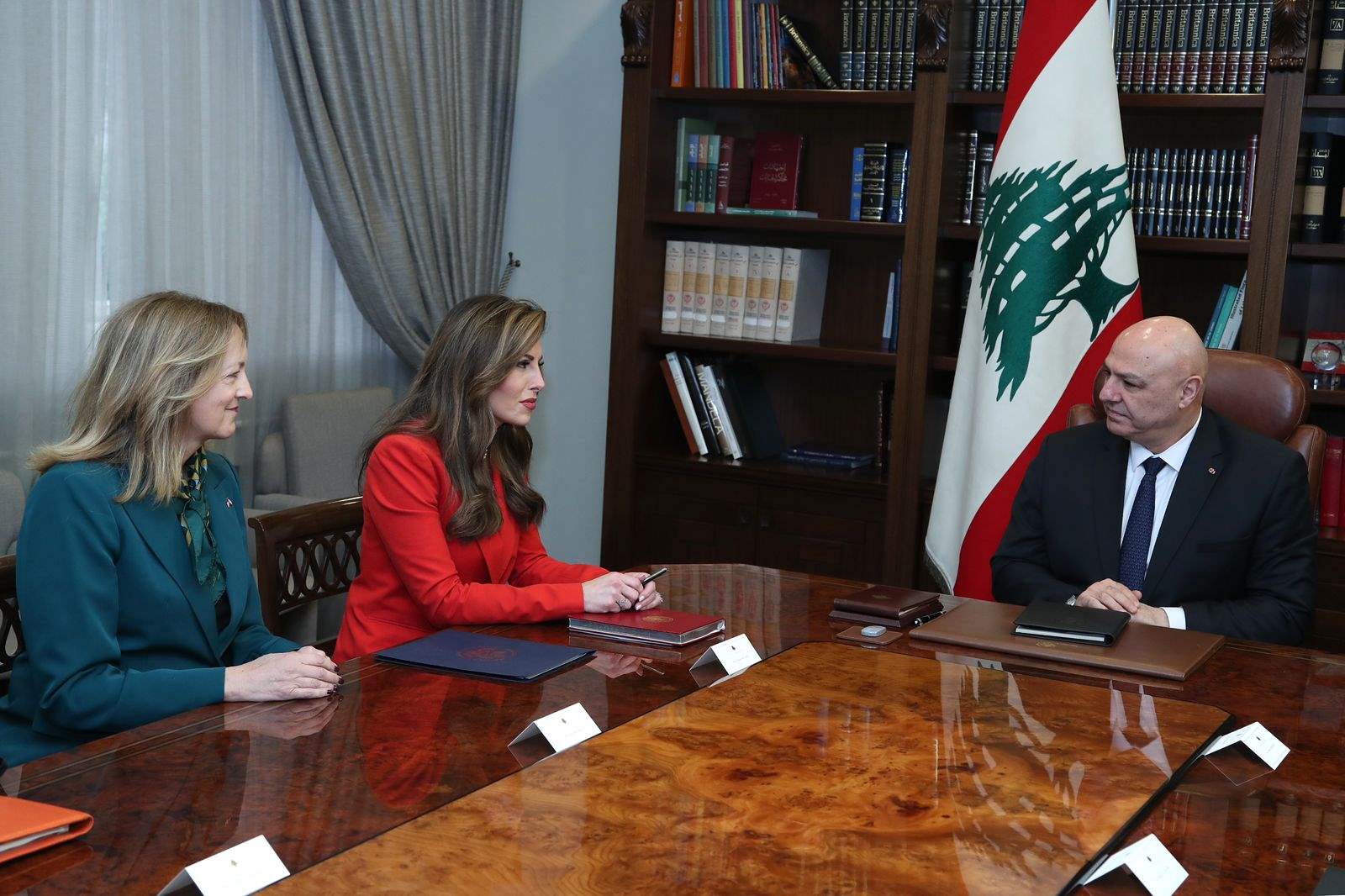 لقاء الرئيس جوزاف عون مع نائبة المبعوث الأميركي الخاص الى الشرق الأوسط مورغان أورتاغوس بحضور السفيرة الاميركية ليزا جونسون 