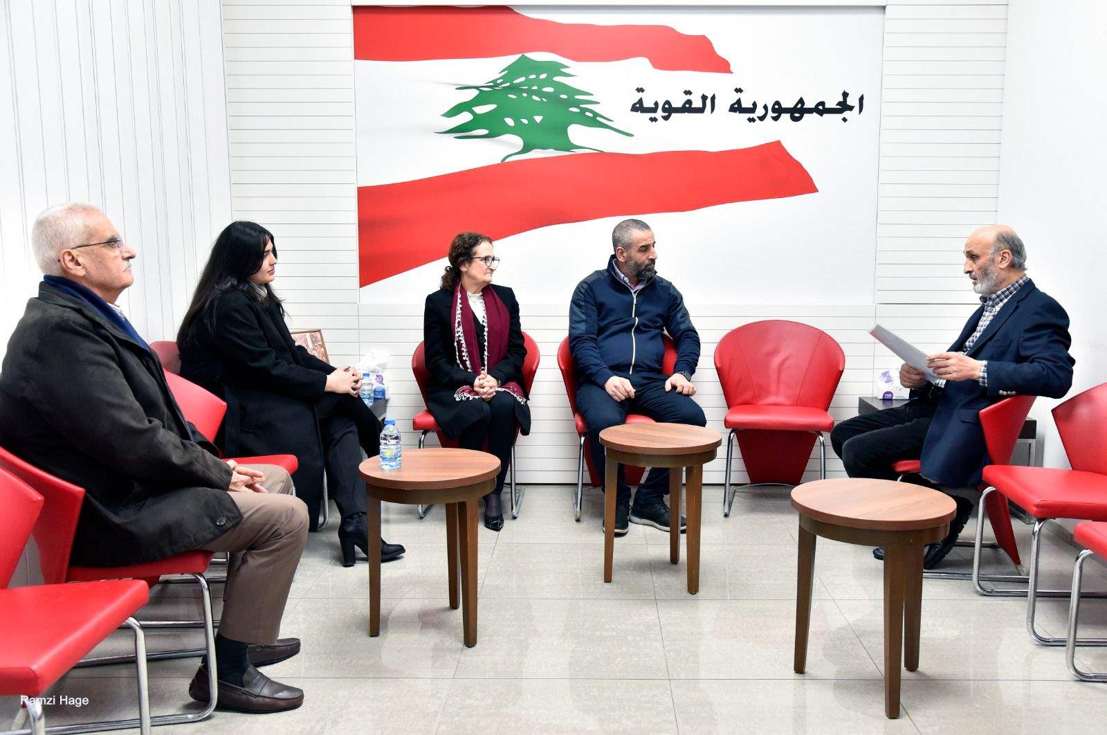 جعجع التقى وفدا من عائلة المصور المخطوف سمير كساب