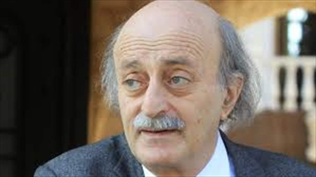 جنبلاط اتصل بالرؤساء الثلاثة مهنئاً 