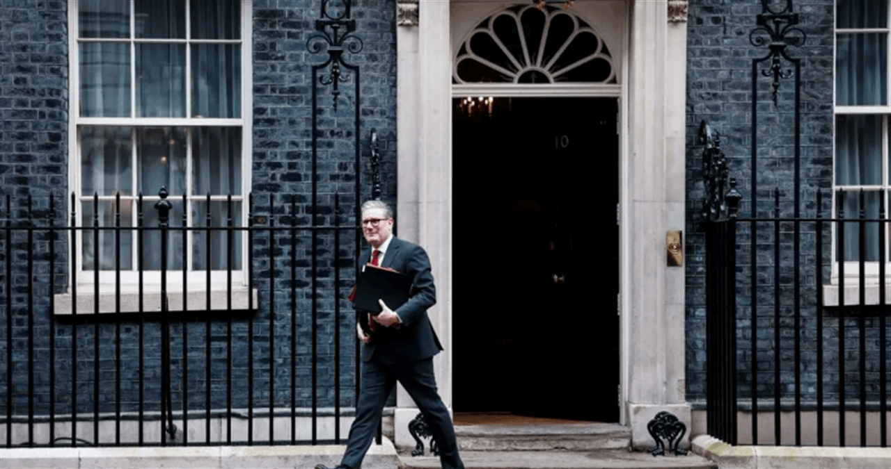 إقالة وزير.. والسبب رسائل على &quot;واتساب&quot;!