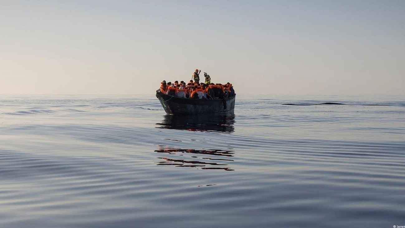 العثور على جثتين على شاطئ شمال فرنسا وإنقاذ 230 مهاجراً في البحر