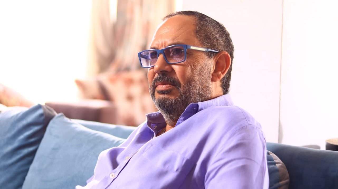 كمال ابو رية يتعرض لحادث سير مروع ويطمئن الجمهور على صحته