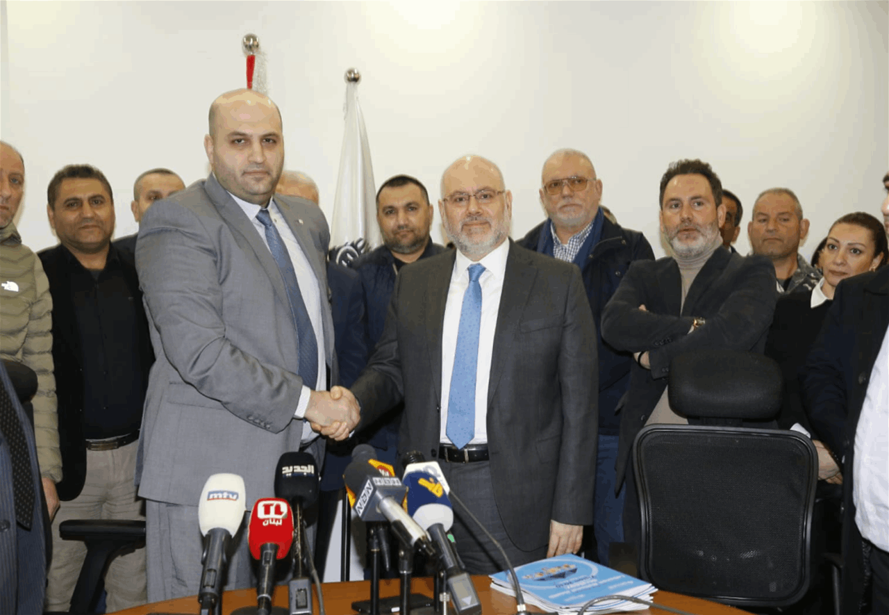 تسليم وتسلم في وزارة الصحة.. الأبيض: الامانة كبيرة وحملها يحتاج الى تعاون 