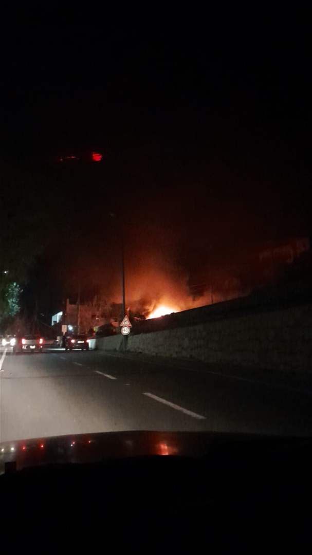 بالصور - غارة تستهدف سيارة على طريق جرجوع 