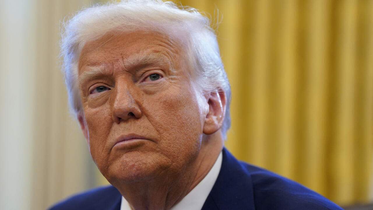 ترامب يستعين بمترجم لفهم لهجات الصحافيين الأجانب!