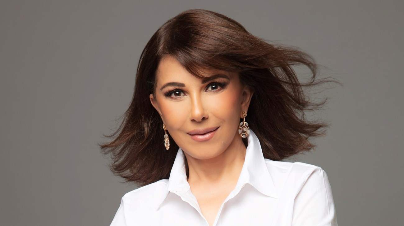 ماجدة الرومي تغني على متن الطائرة ومقطع فيديو يتصدر