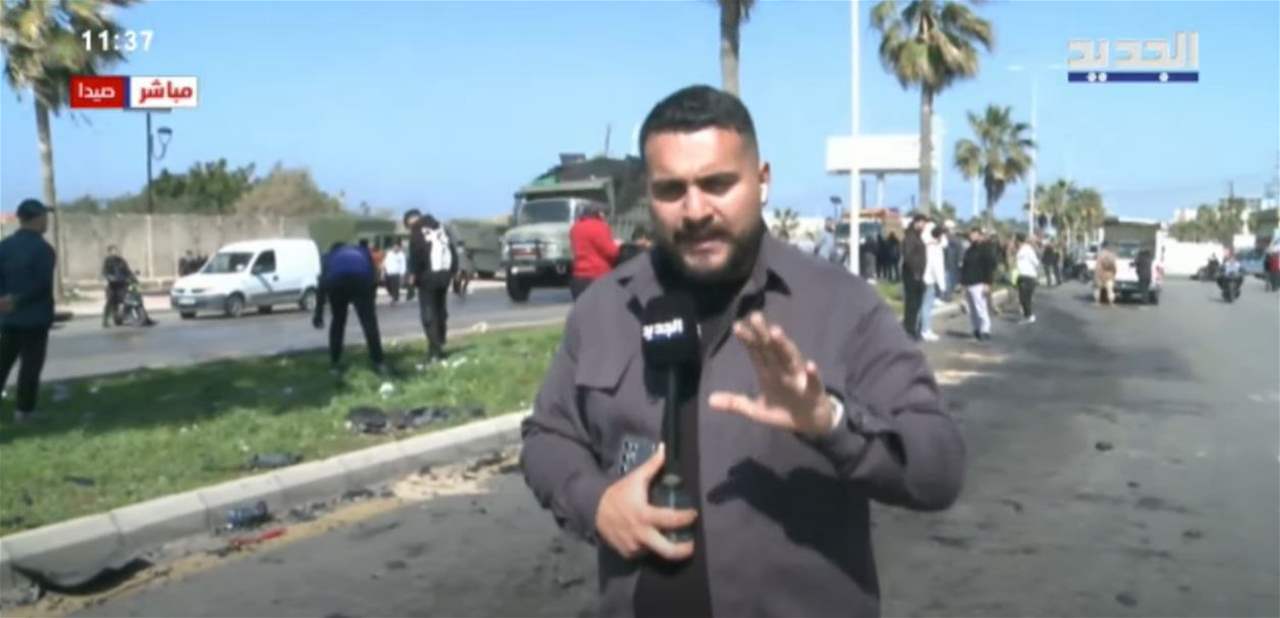 غارة اسرائيلية تستهدف سيارة في صيدا.. مراسل الجديد يوافينا بالتفاصيل 