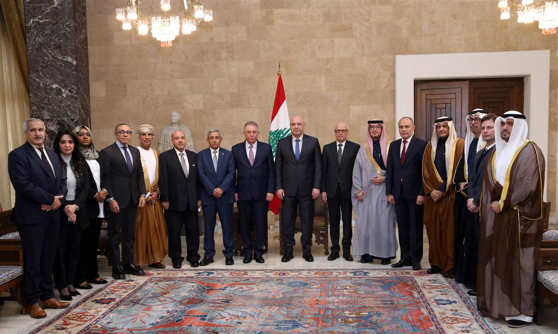 الرئيس عون لوفد السفراء العرب: لبنان لن يكون منصة للهجوم على الدول العربية