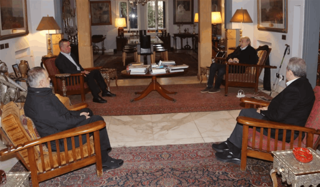 جنبلاط تسلّم دعوة لحضور تشييع نصرالله وصفي الدين