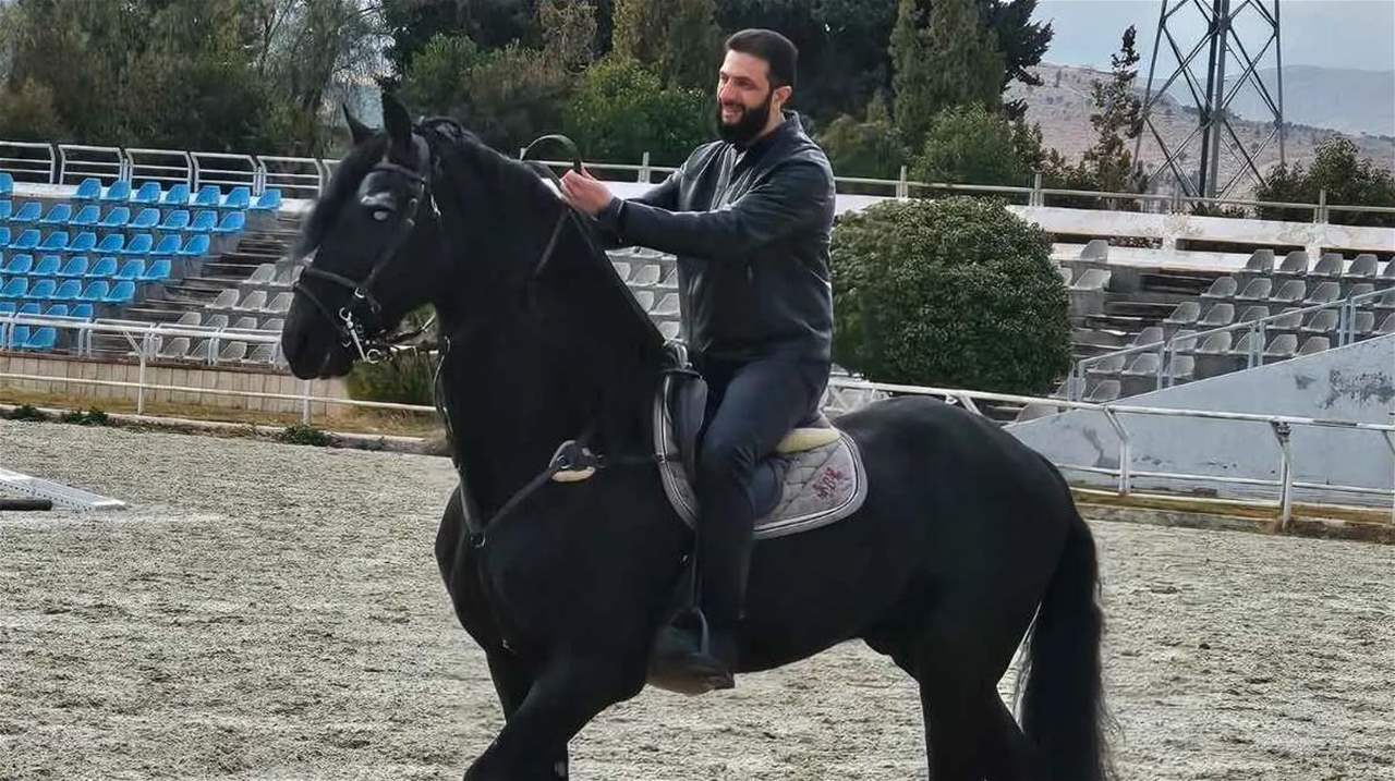 الرئيس السوري أحمد الشرع يثير تفاعلا واسعا بعد ركوبه الخيل 