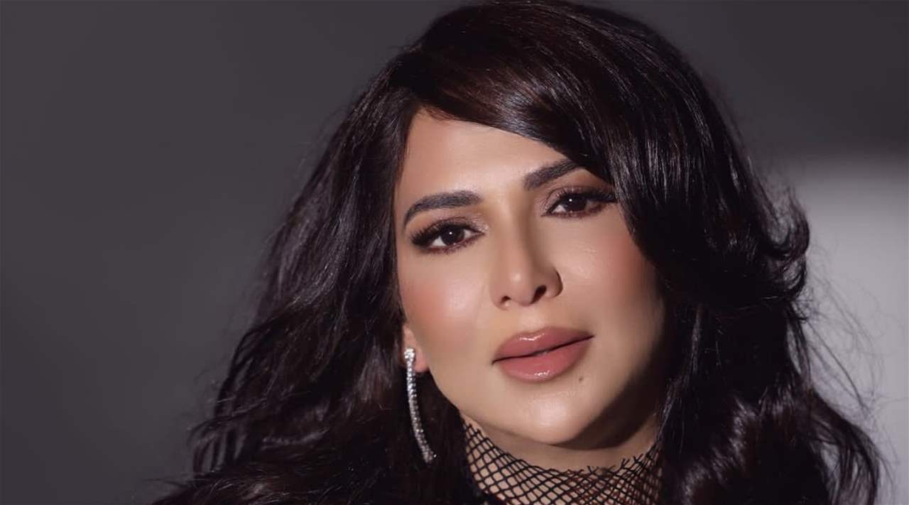 الفنانة نوال تفقد اعصابها وتنهار بالبكاء على المسرح