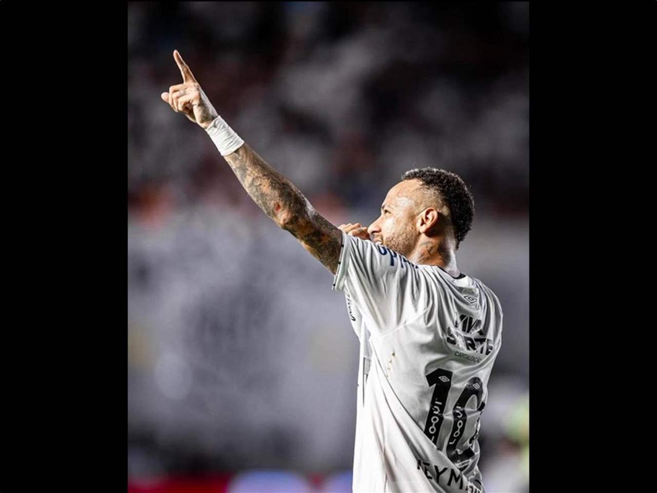 فيديو - نيمار يُسجّل من علامة الزاوية الركنية