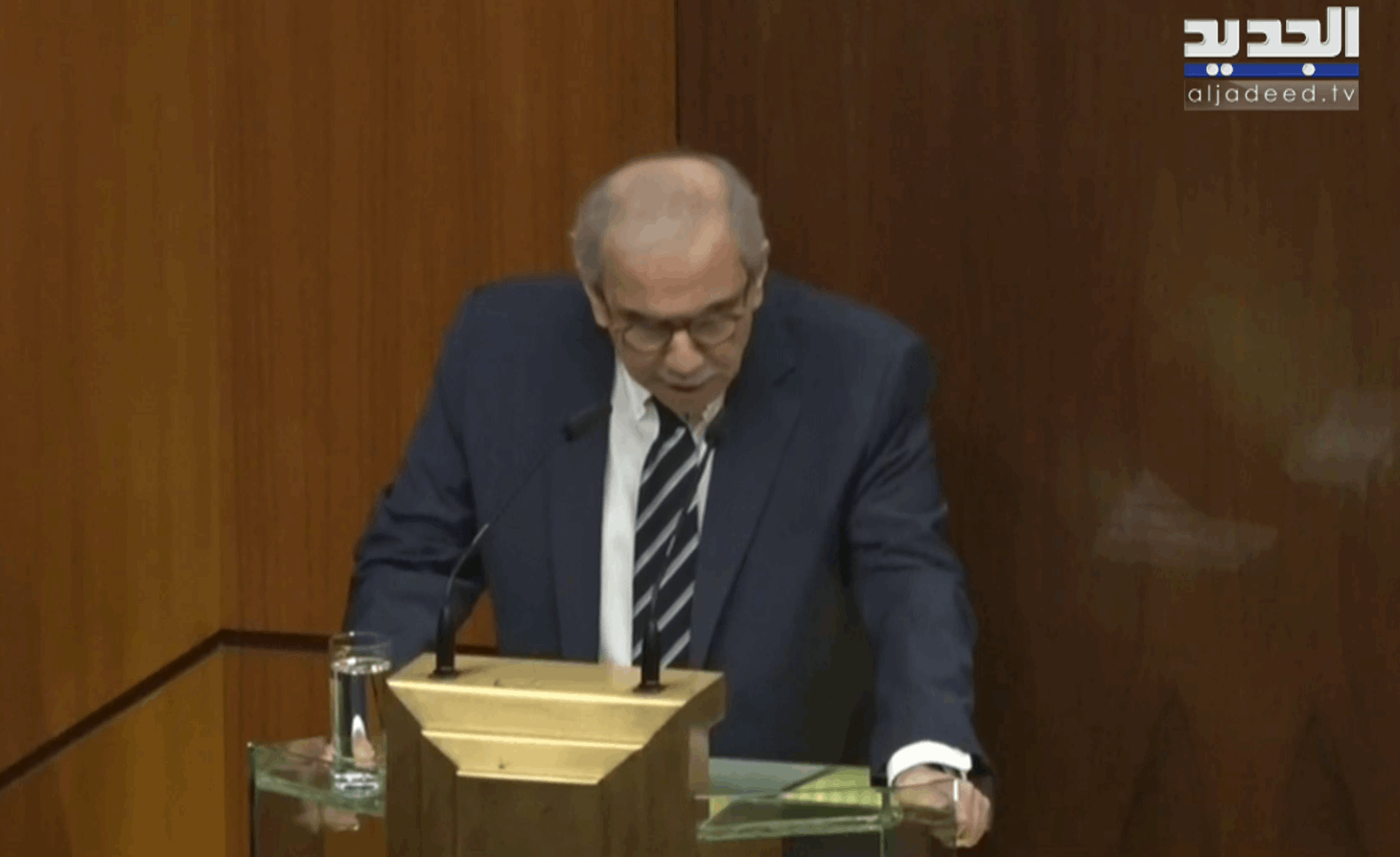 نواف سلام: واجب الدولة احتكار حمل السلاح (فيديو)